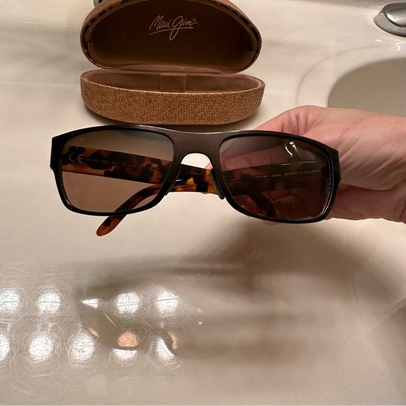 Maui Jim Sunglasses - Picture 4 of 11